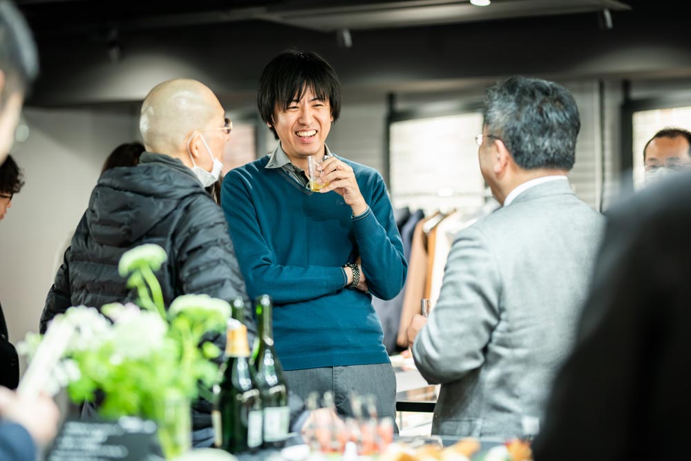 京 智健氏