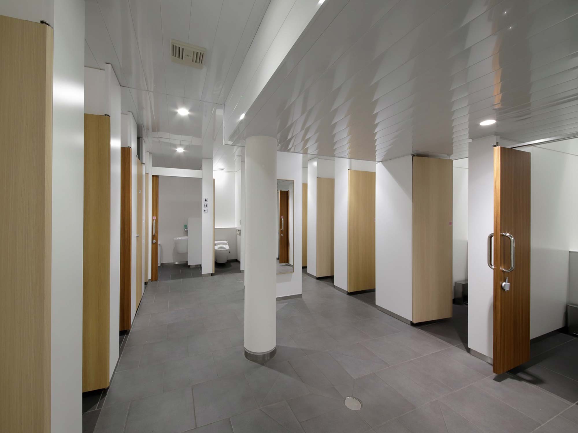 タイルで、トイレの清潔をデザインする。
